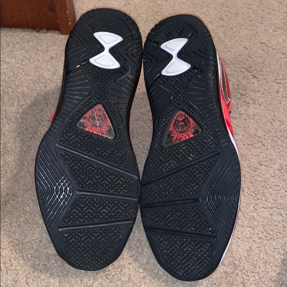 Solar Red Lebron V8 Low sz 10.5 - Picture 4 of 6